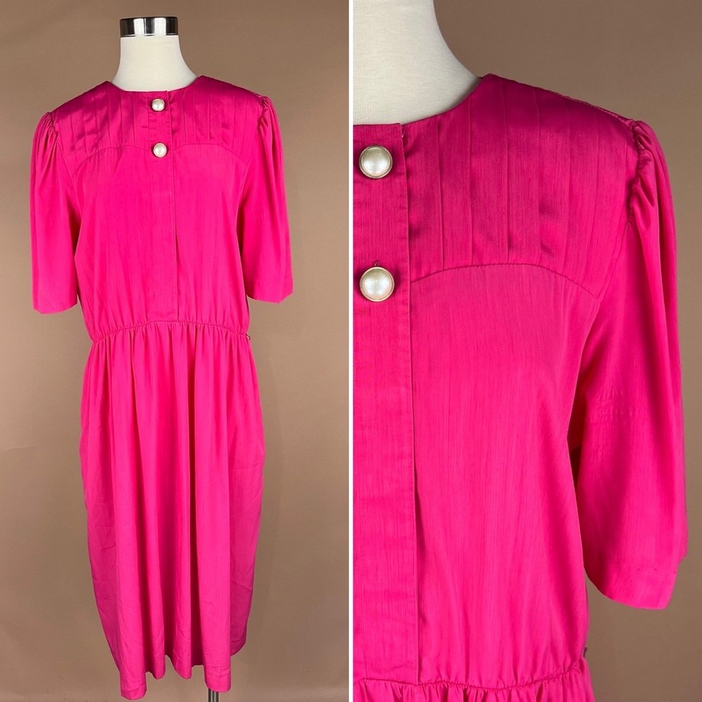 Vintage Women’s Size L 1980s Pink Short Sleeve Dress with Pearl Buttons